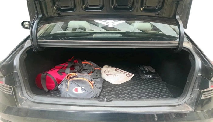 2024 Hyundai Verna SX(O) 1.5 MPI IVT , Petrol, Automatic, 9,953 km, exterior