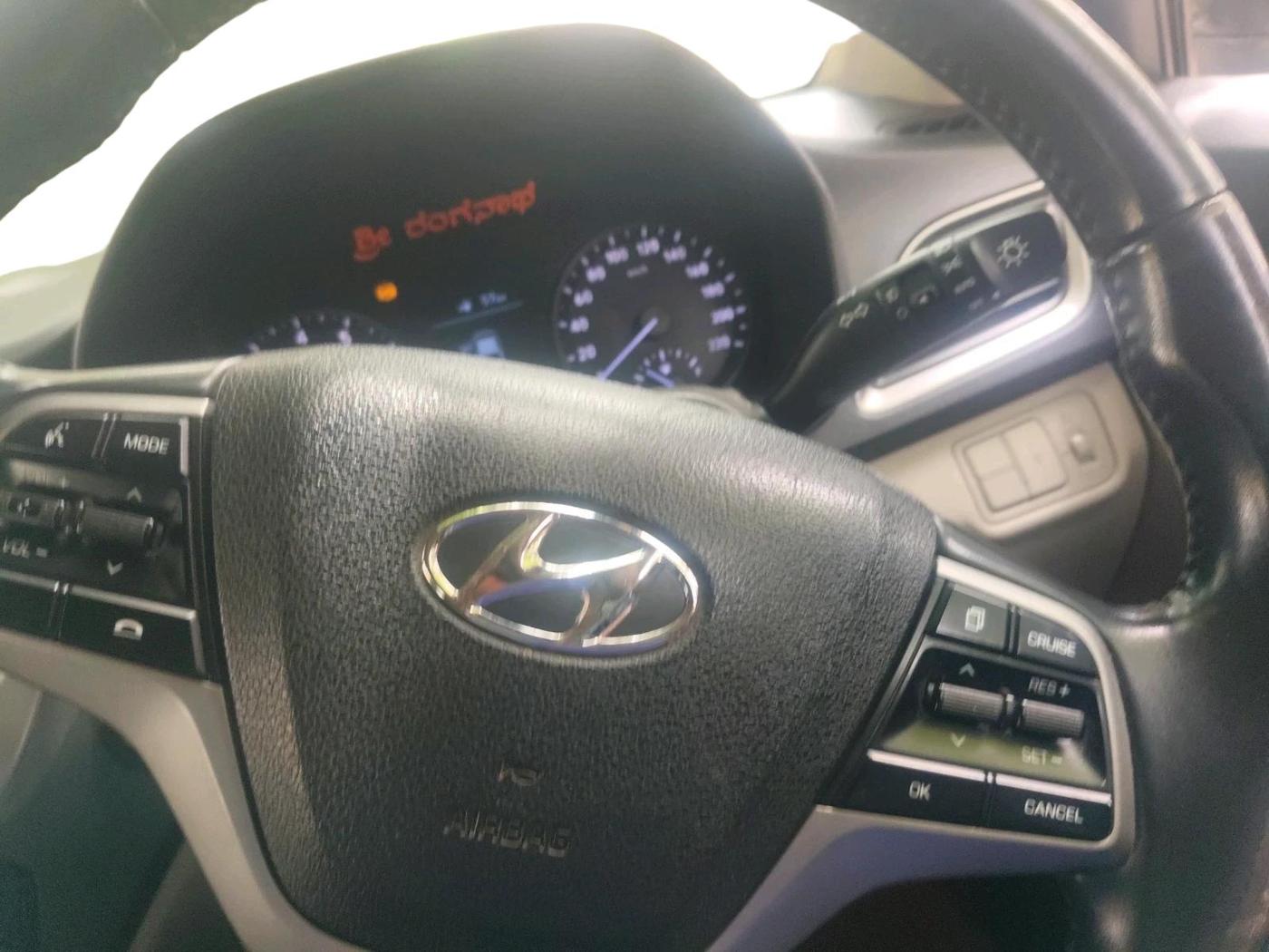 2017 Hyundai Verna 1.6 VTVT SX O, Petrol, Manual, 69,938 km, interior