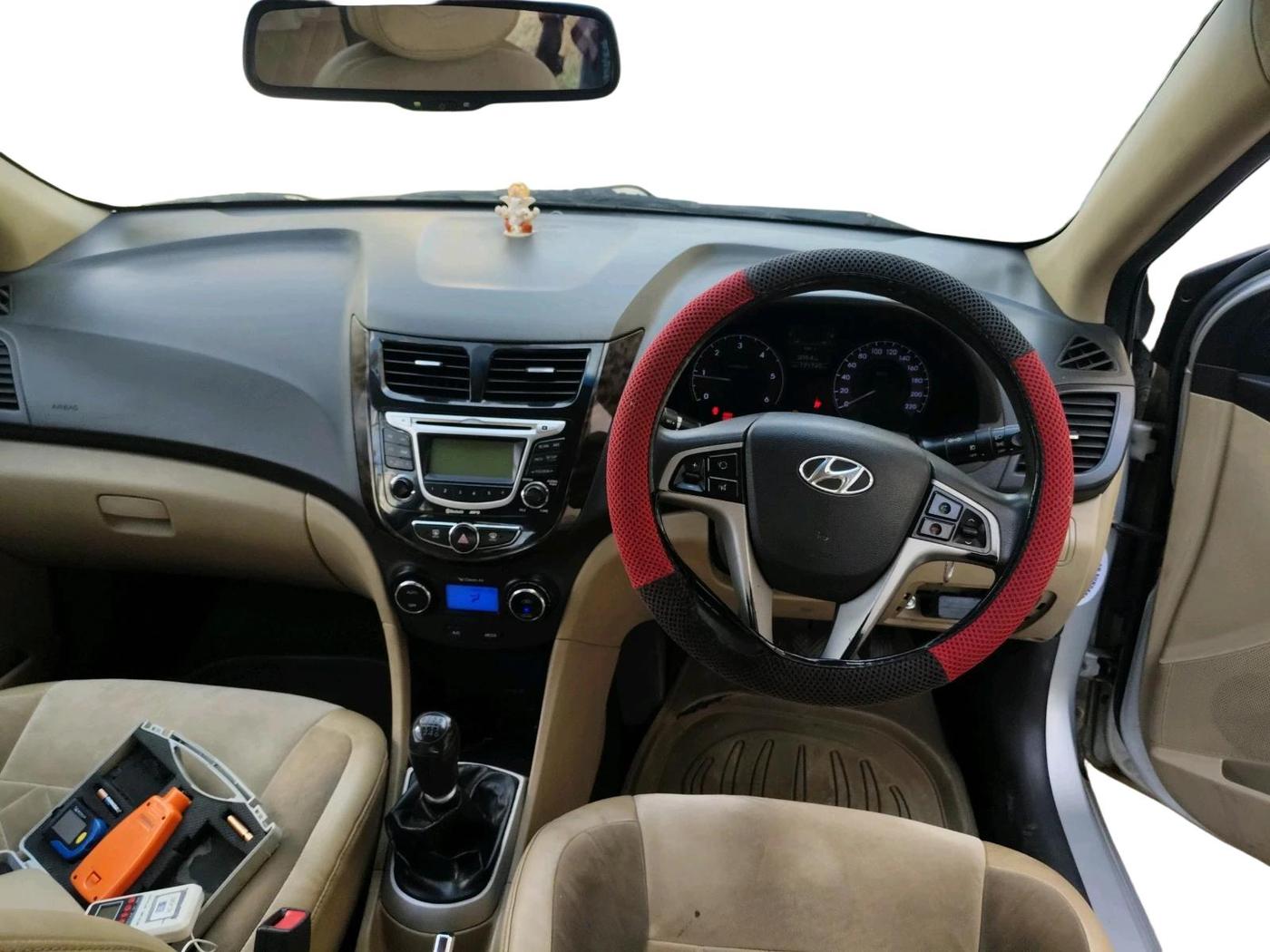2012 Hyundai Verna FLUIDIC 1.6 CRDI SX, Diesel, Manual, 1,71,742 km, interior