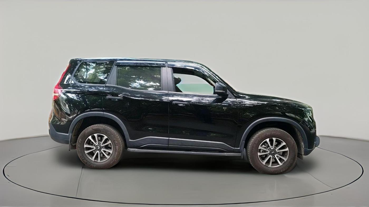 2025 Mahindra SCORPIO-N Z2 PETROL MT 7 STR, Petrol, Manual, 2,101 km, exterior