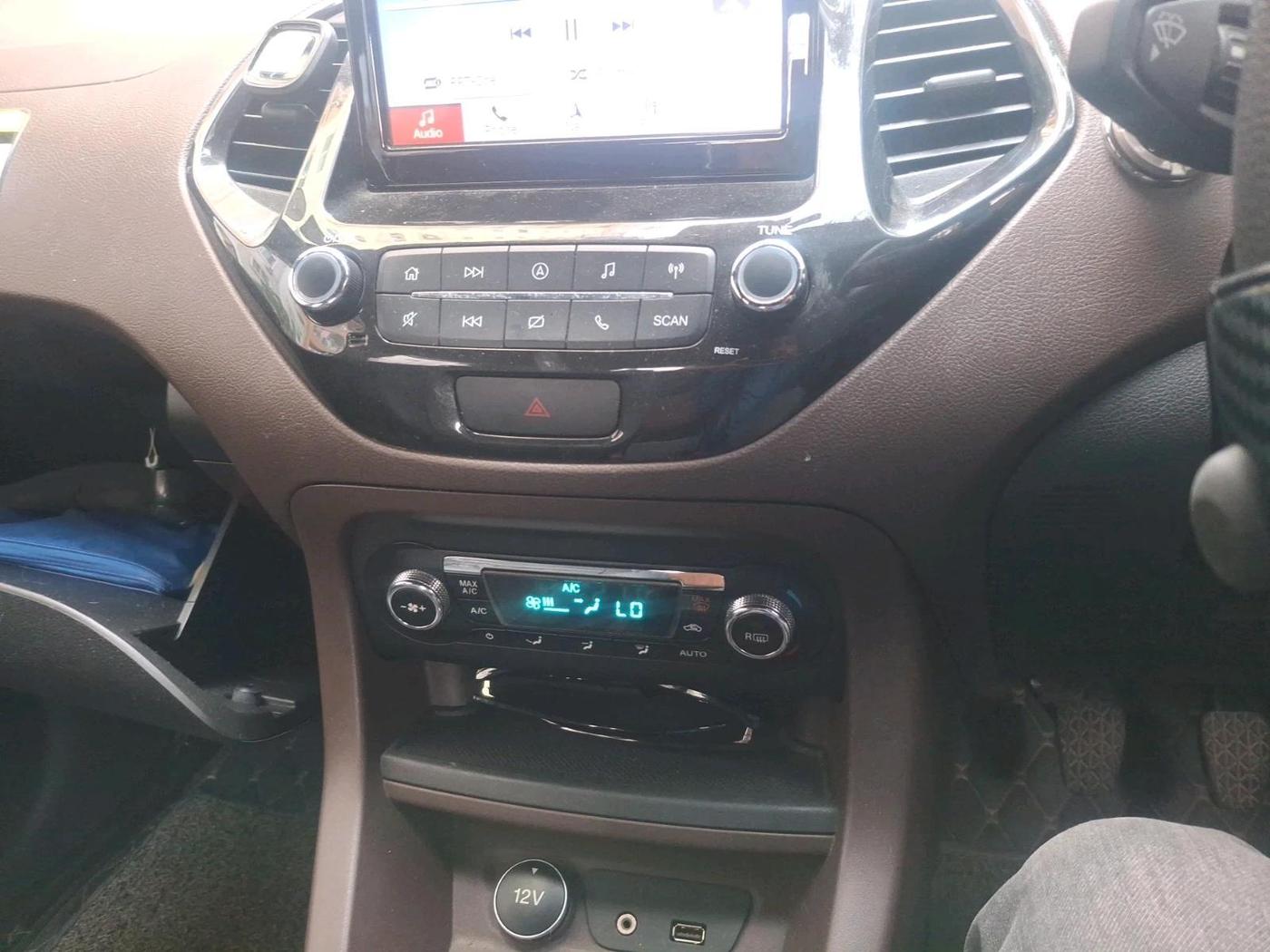 2019 Ford FREESTYLE TITANIUM 1.2 PETROL, Petrol, Manual, 37,080 km, interior