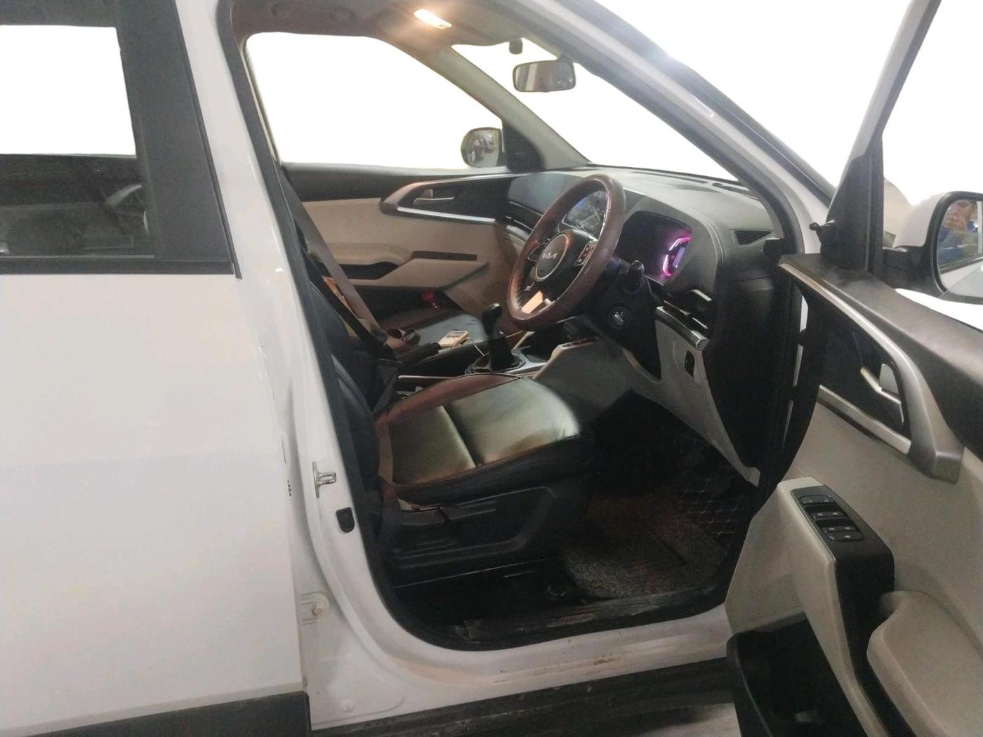 2023 KIA CARENS PREMIUM 1.5 PETROL 7 STR, Petrol, Manual, 52,782 km, interior
