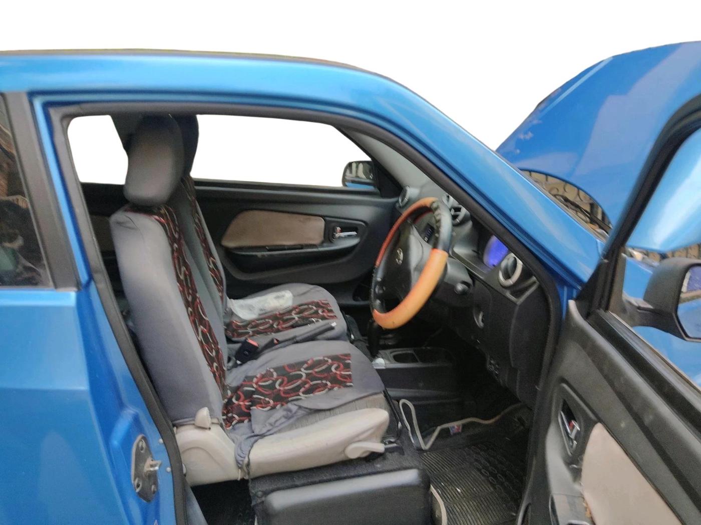 2014 Mahindra E2O T2, Electric, Automatic, 55,000 km, interior