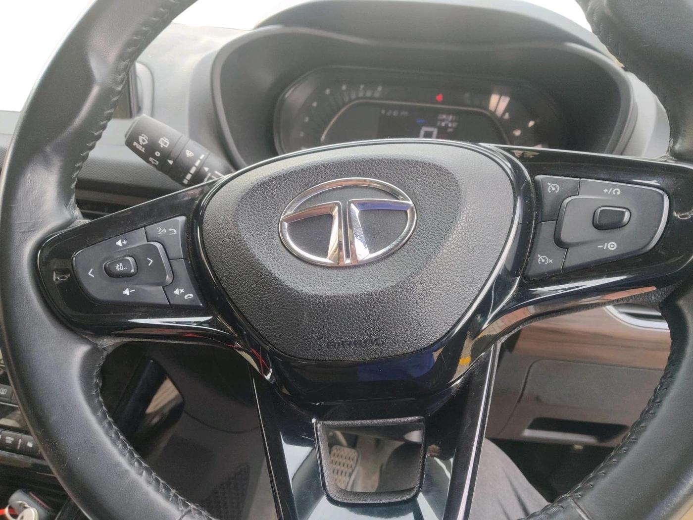 2022 Tata NEXON XZ PLUS PETROL KAZIRANGA, Petrol, Manual, 38,132 km, interior