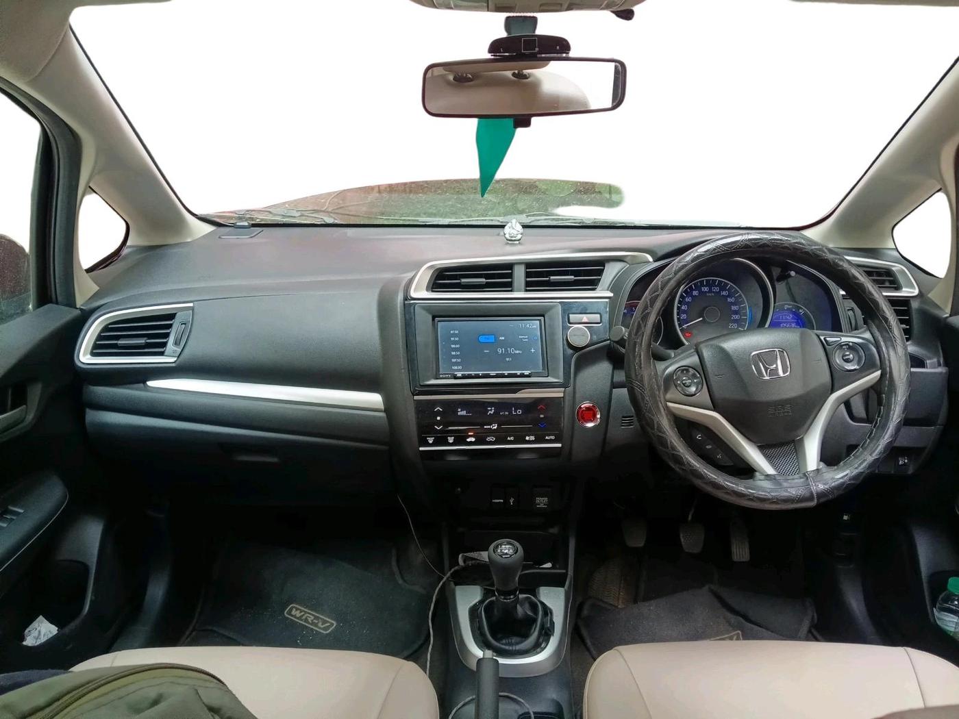 2017 Honda WR-V 1.5L I-DTEC VX MT, Diesel, Manual, 1,05,636 km, interior