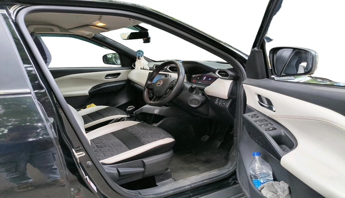 2024 Nissan MAGNITE Tekna HRAO 1.0 Turbo Petrol MT, Petrol, Manual, 25,686 km, interior