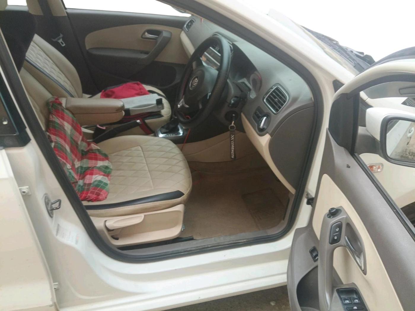 2010 Volkswagen Vento HIGHLINE PETROL AT, Petrol, Automatic, 1,04,137 km, interior