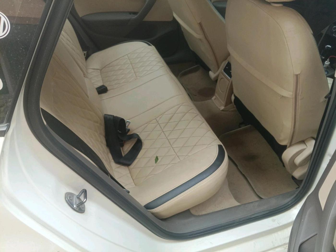 2010 Volkswagen Vento HIGHLINE PETROL AT, Petrol, Automatic, 1,04,137 km, interior
