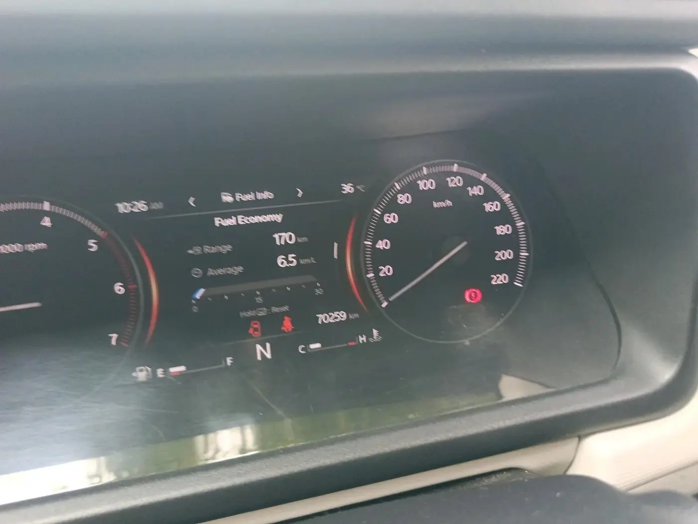 2022 Mahindra XUV700 MX D MT 5 STR, Diesel, Manual, 70,259 km, interior