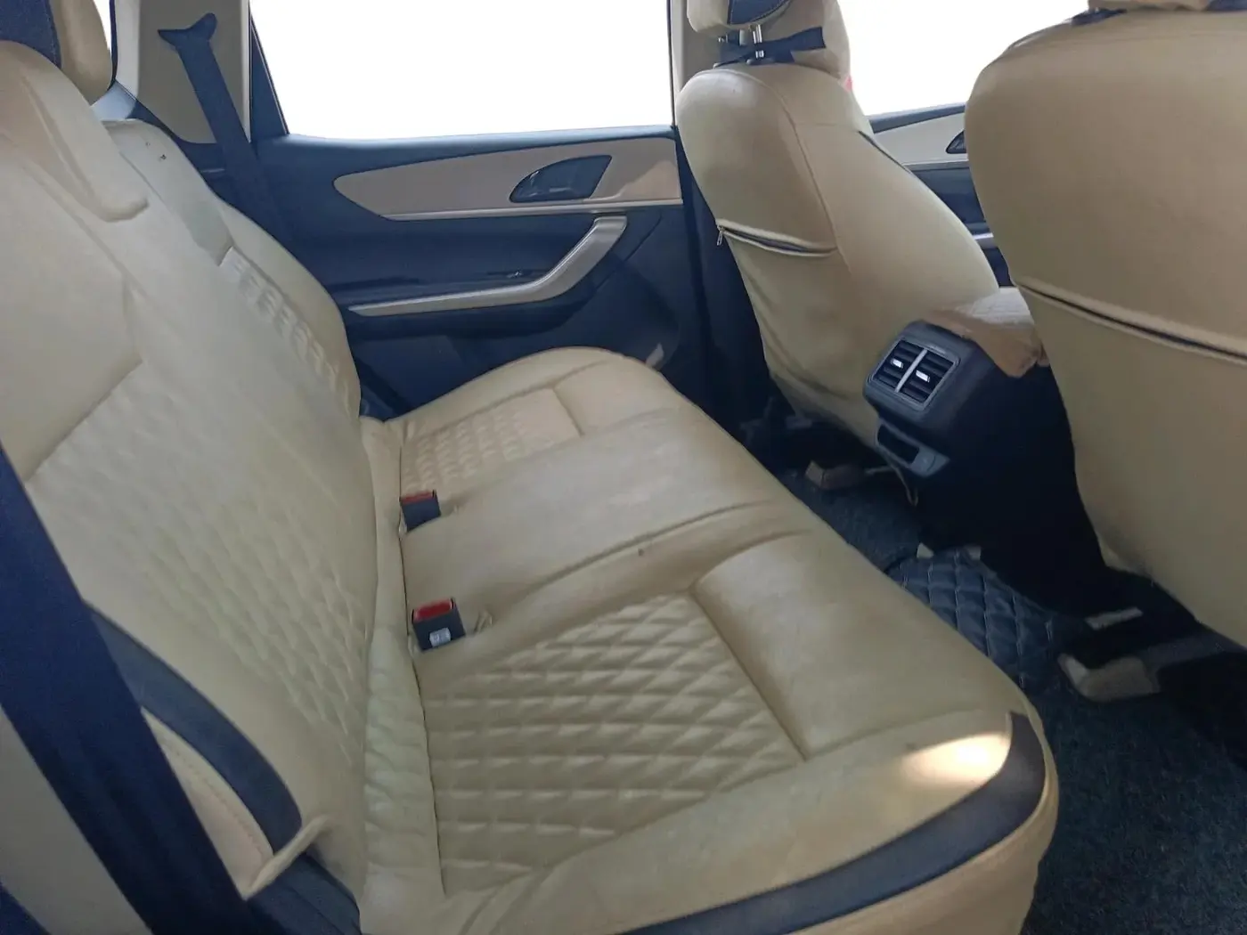 2022 Mahindra XUV700 MX D MT 5 STR, Diesel, Manual, 70,259 km, interior