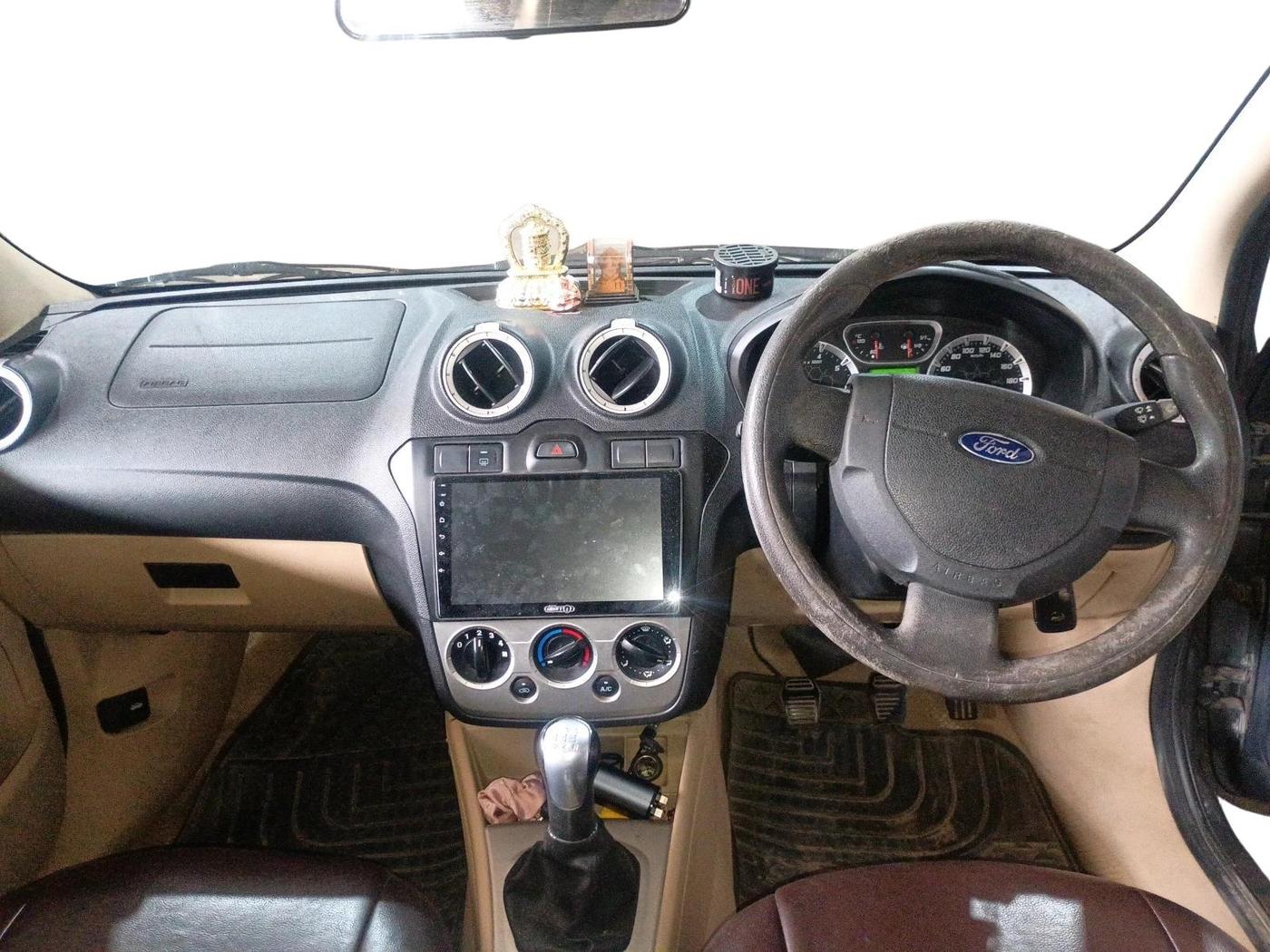 2014 Ford Classic 1.6 DURATEC TITANIUM, Petrol, Manual, 1,08,094 km, interior