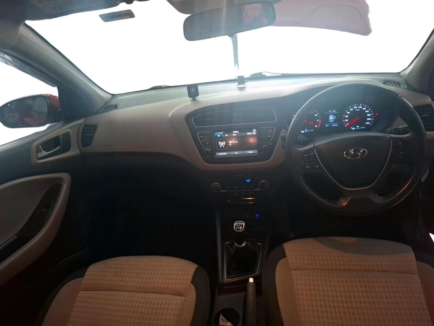 2018 Hyundai Elite i20 ASTA 1.2 (O), Petrol, Manual, 38,493 km, interior