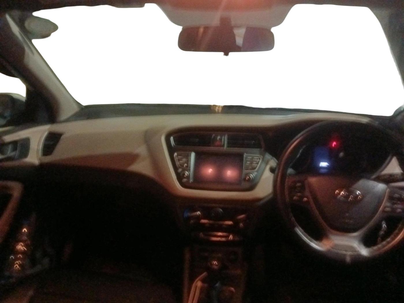 2020 Hyundai Elite i20 SPORTZ PLUS 1.2, Petrol, Manual, 32,880 km, interior