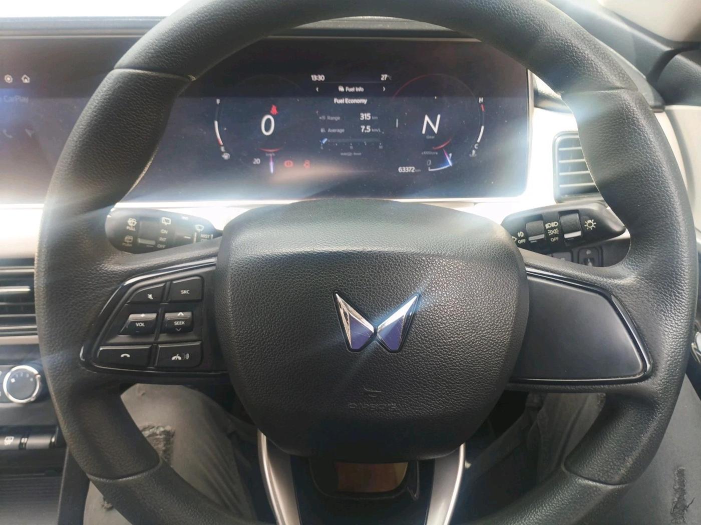 2022 Mahindra XUV700 AX 5 P MT 5 STR (E) , Petrol, Manual, 63,372 km, interior