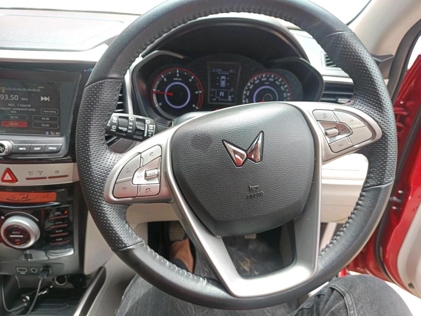 2022 Mahindra XUV300 W8 (O) 1.5 DIESEL, Diesel, Manual, 36,151 km, interior