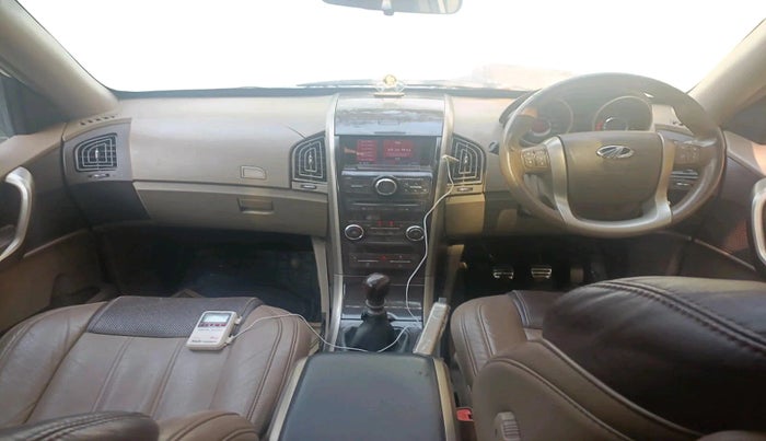 2015 Mahindra XUV500 W8, Diesel, Manual, 1,18,184 km, interior