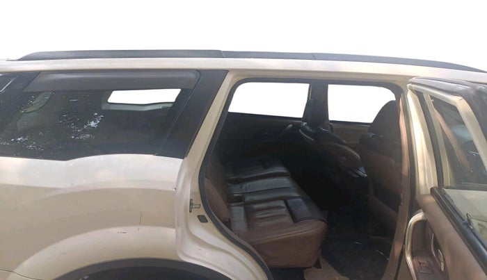 2015 Mahindra XUV500 W8, Diesel, Manual, 1,18,184 km, interior