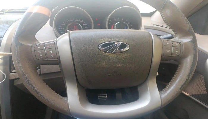 2015 Mahindra XUV500 W8, Diesel, Manual, 1,18,184 km, interior
