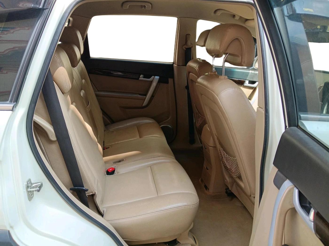 2012 Chevrolet Captiva LT, Diesel, Manual, 1,37,568 km, interior