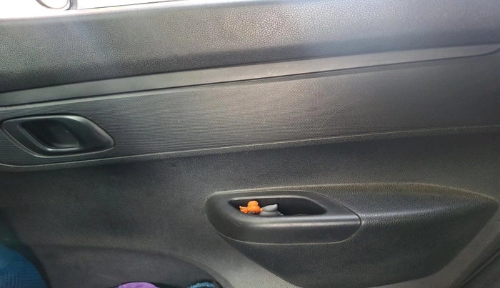 2017 Renault Kwid RXT 1.0, Petrol, Manual, 62,916 km, interior