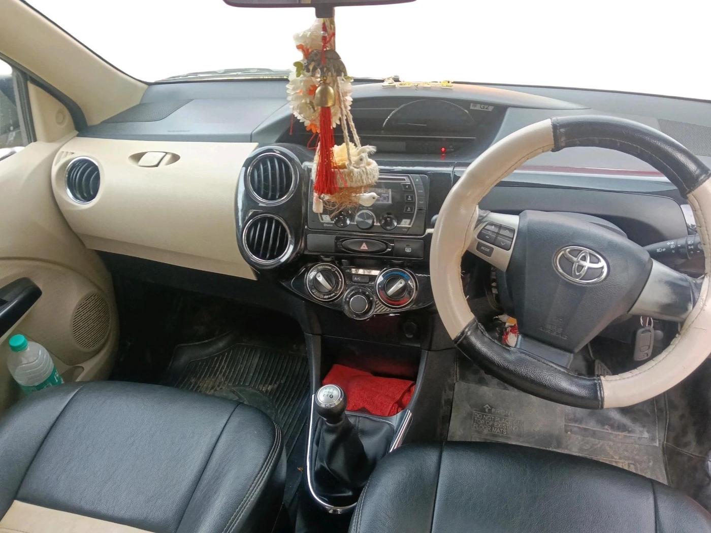 2019 Toyota Etios Liva VX DUAL TONE, Petrol, Manual, 69,828 km, interior