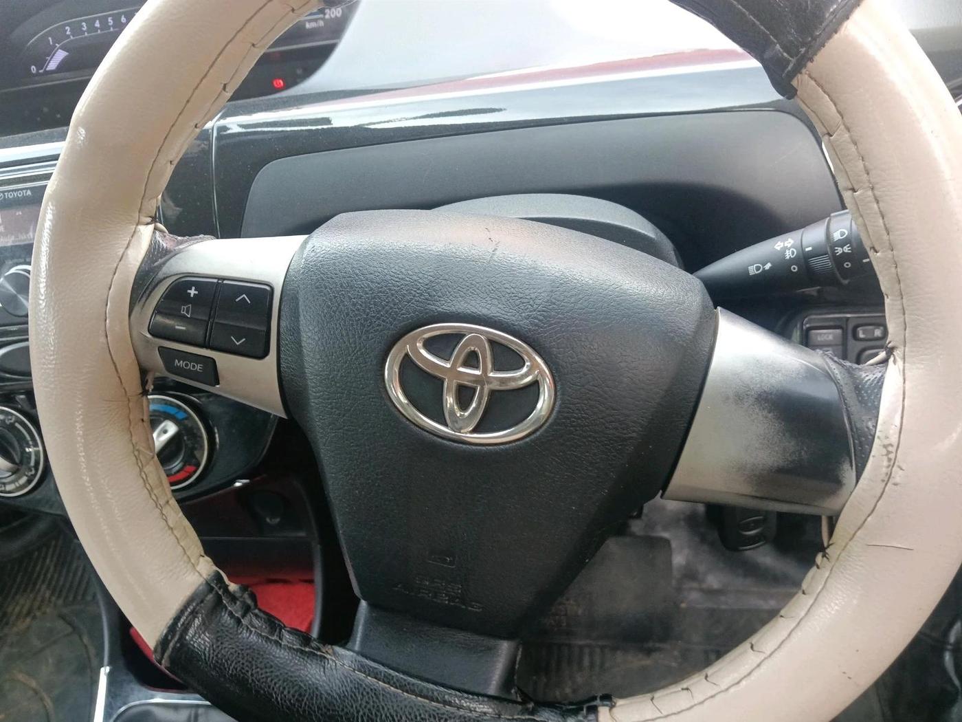 2019 Toyota Etios Liva VX DUAL TONE, Petrol, Manual, 69,828 km, interior