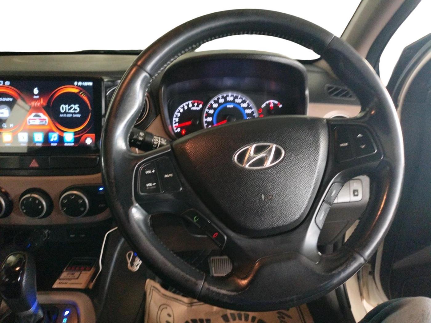 2015 Hyundai Grand i10 ASTA AT 1.2 KAPPA VTVT, Petrol, Automatic, 63,711 km, interior