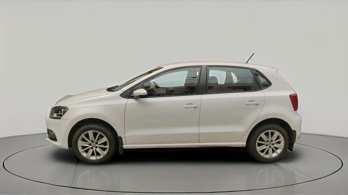 2017 Volkswagen Polo HIGHLINE1.5L, Diesel, Manual, 1,54,333 km, exterior