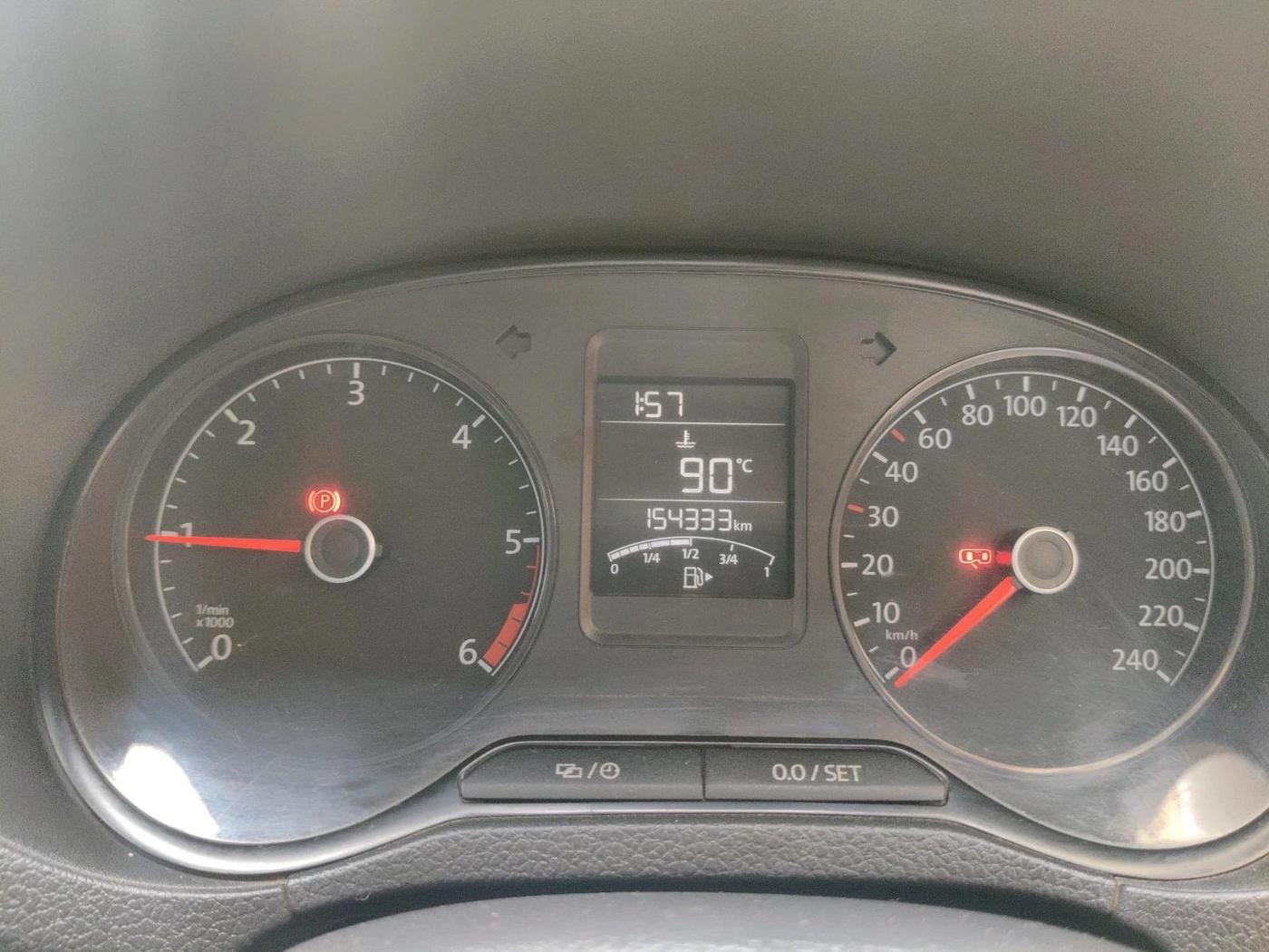 2017 Volkswagen Polo HIGHLINE1.5L, Diesel, Manual, 1,54,333 km, interior