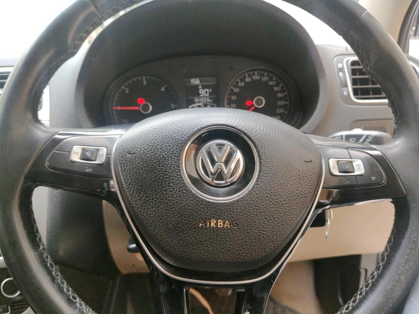 2017 Volkswagen Polo HIGHLINE1.5L, Diesel, Manual, 1,54,333 km, interior