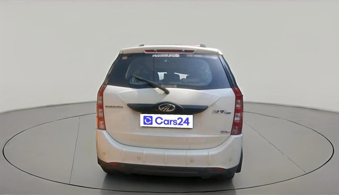 2017 Mahindra XUV500 W10, Diesel, Manual, 1,80,038 km, exterior