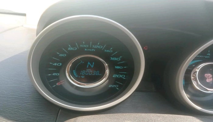 2017 Mahindra XUV500 W10, Diesel, Manual, 1,80,038 km, interior