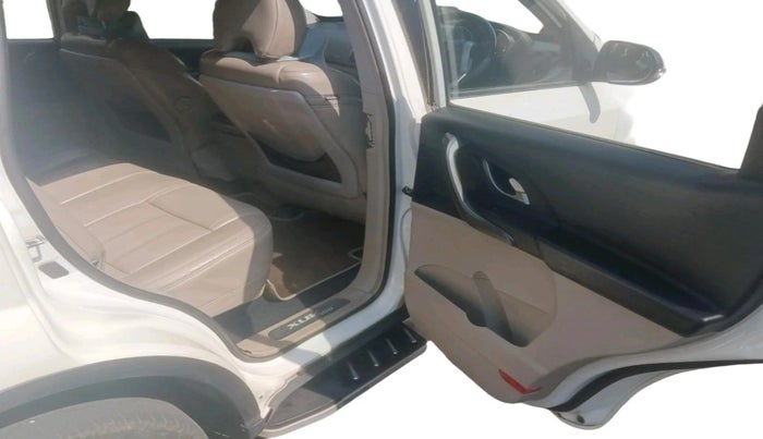2017 Mahindra XUV500 W10, Diesel, Manual, 1,80,038 km, interior