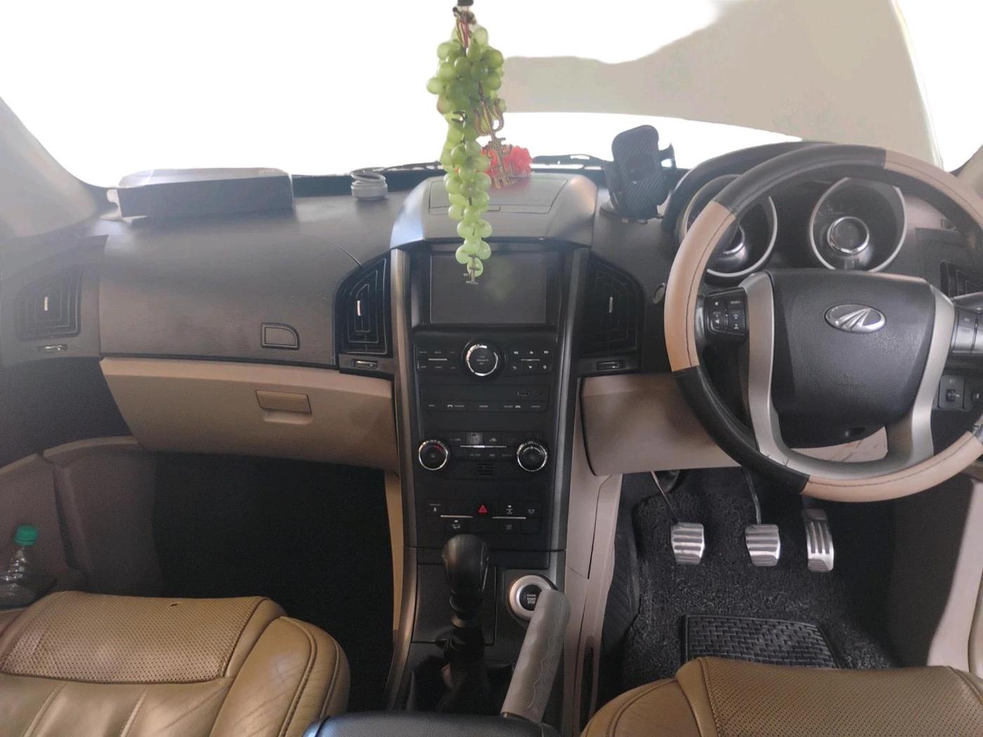 2016 Mahindra XUV500 W10 1.99, Diesel, Manual, 85,354 km, interior