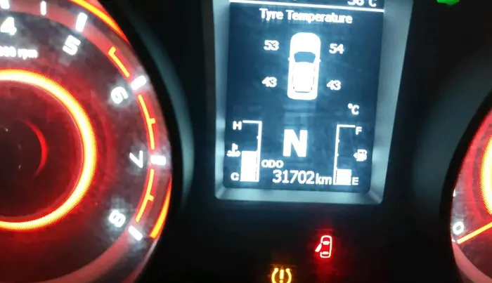 2022 Mahindra XUV300 W8 (O) 1.2 PETROL, Petrol, Manual, 31,702 km, interior