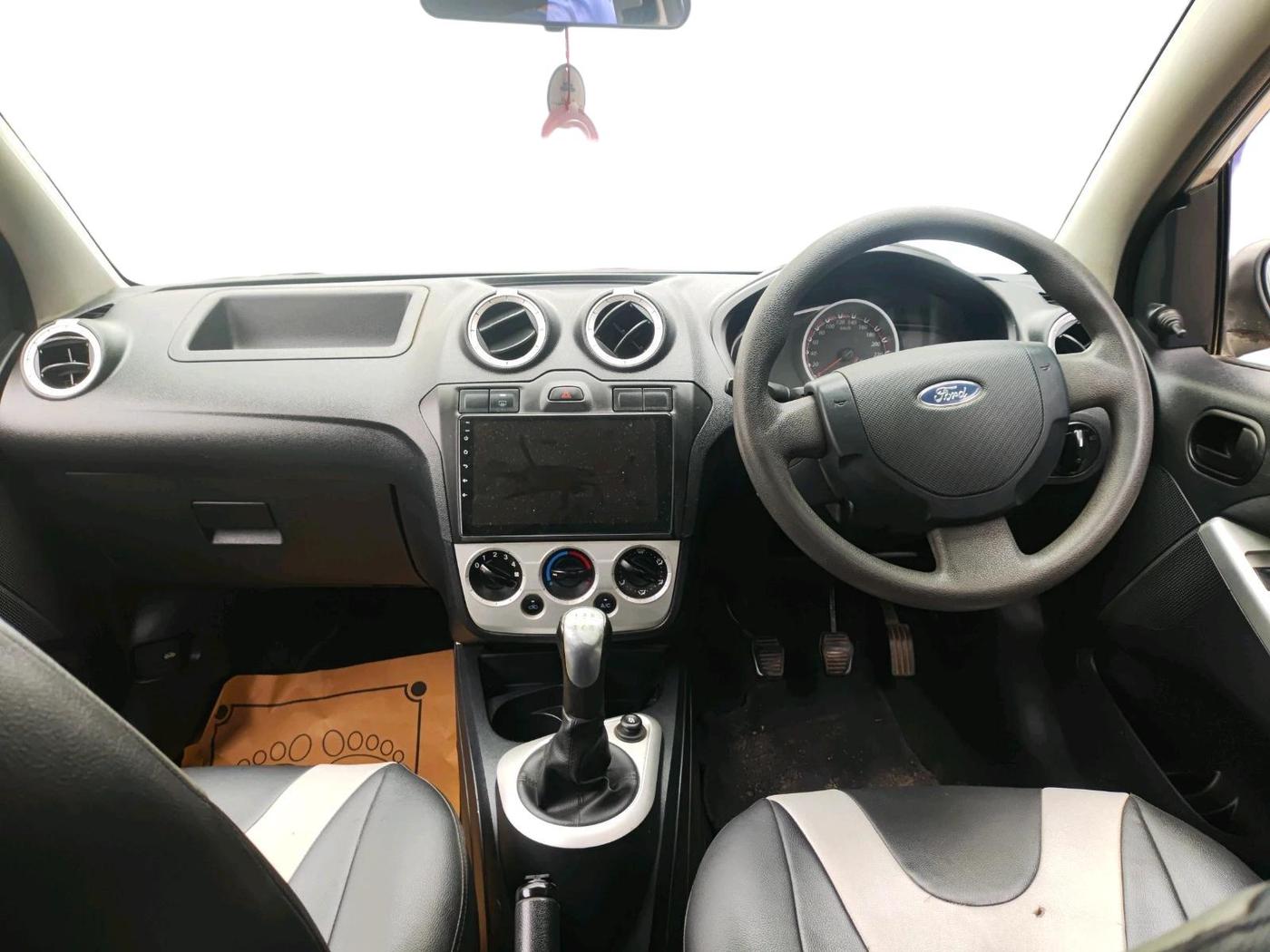2013 Ford Figo ZXI 1.2 PETROL, Petrol, Manual, 1,17,770 km, interior