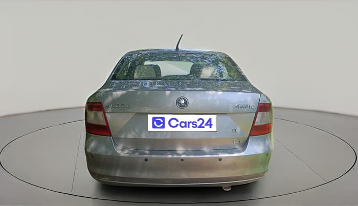 2013 Skoda Rapid ELEGANCE 1.6 TDI CR MT, Diesel, Manual, 97,483 km, exterior