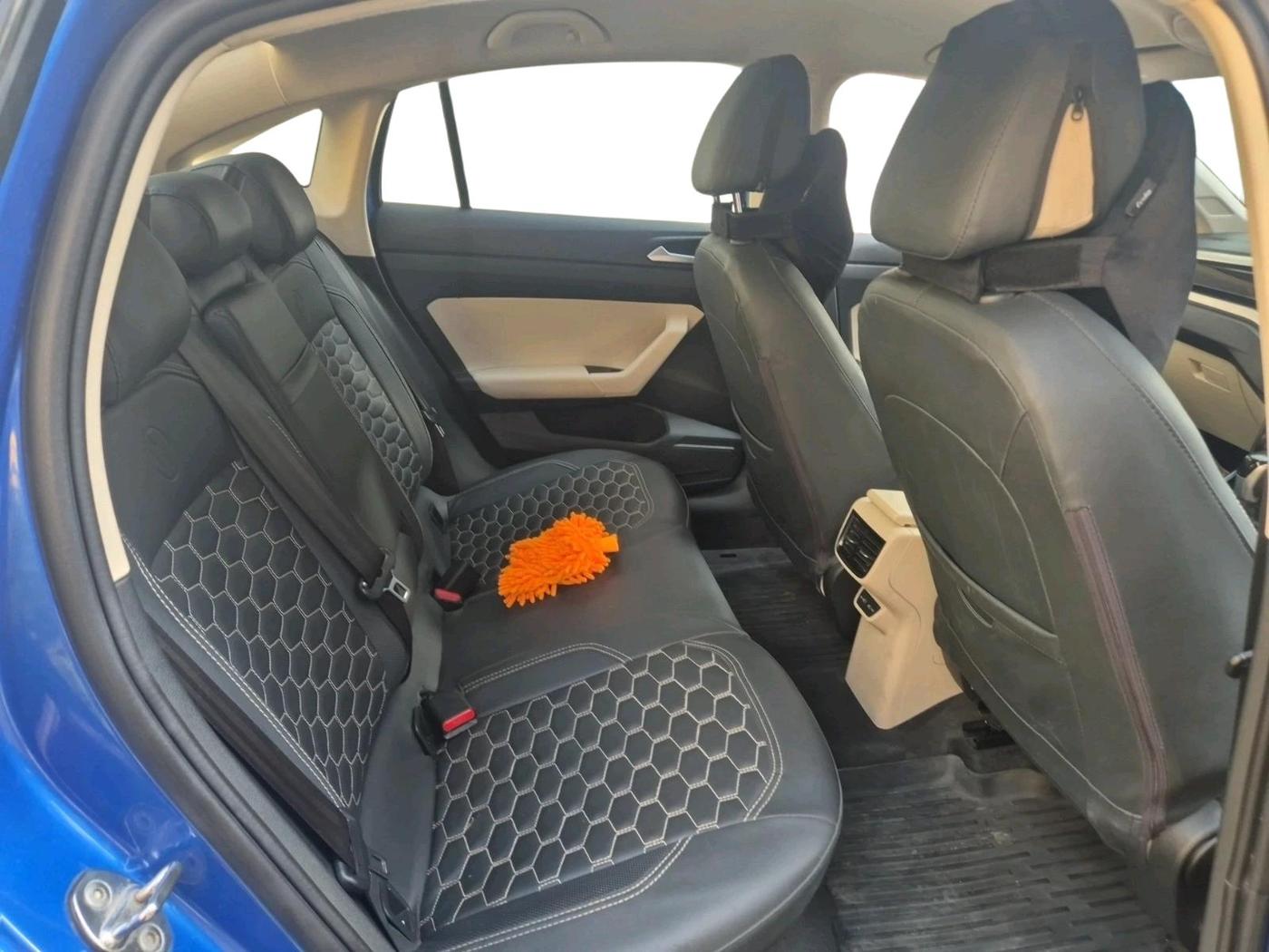 2022 Volkswagen VIRTUS HIGHLINE TSI 1.0 AT, Petrol, Automatic, 33,332 km, interior