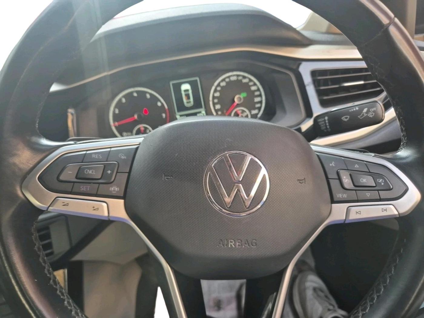2022 Volkswagen VIRTUS HIGHLINE TSI 1.0 AT, Petrol, Automatic, 33,332 km, interior
