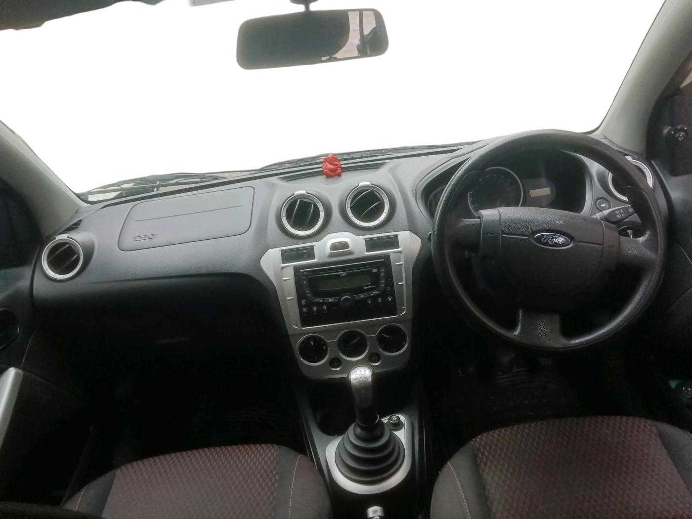 2011 Ford Figo TITANIUM 1.4 DIESEL, Diesel, Manual, 92,877 km, interior