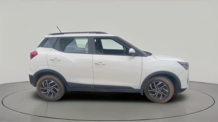 2022 Mahindra XUV300 W8 (O) 1.2 PETROL AMT, Petrol, Automatic, 12,234 km, exterior