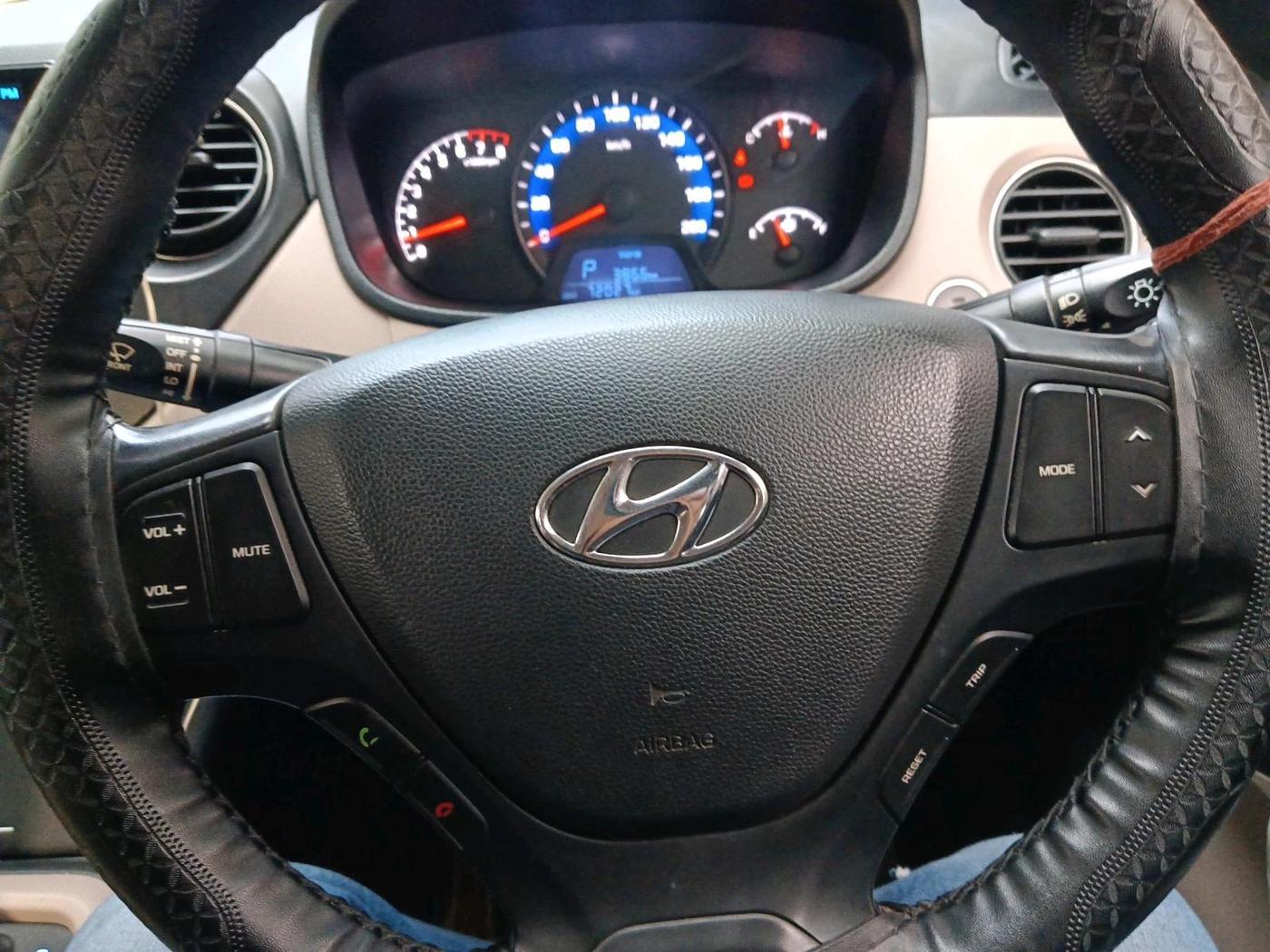 2015 Hyundai Xcent SX AT 1.2 (O), Petrol, Automatic, 72,027 km, interior