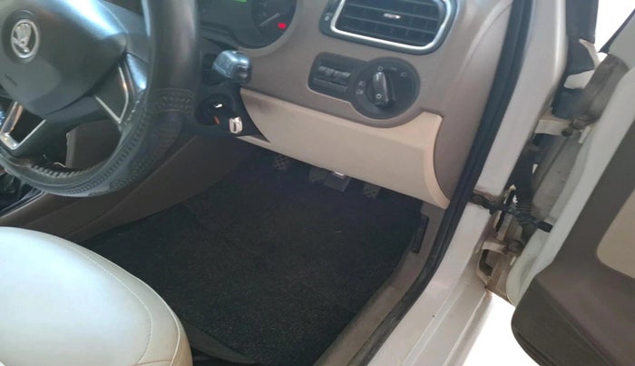 2013 Skoda Rapid AMBITION 1.6 TDI CR MT PLUS, Diesel, Manual, 1,24,730 km, interior