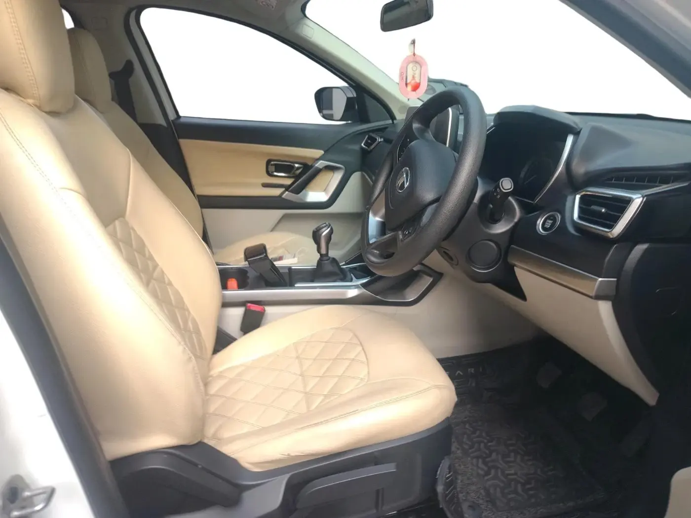 2022 Tata Safari XT PLUS, Diesel, Manual, 45,243 km, interior