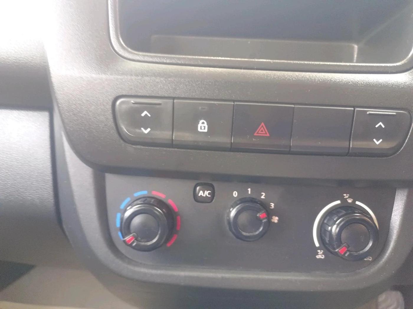 2021 Renault Kwid RXL 1.0 AMT, Petrol, Automatic, 53,756 km, interior