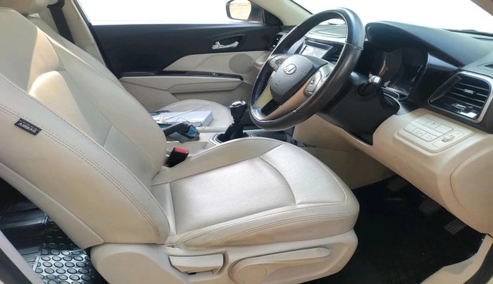 2021 Mahindra XUV300 W8 (O) 1.5 DIESEL, Diesel, Manual, 61,172 km, interior