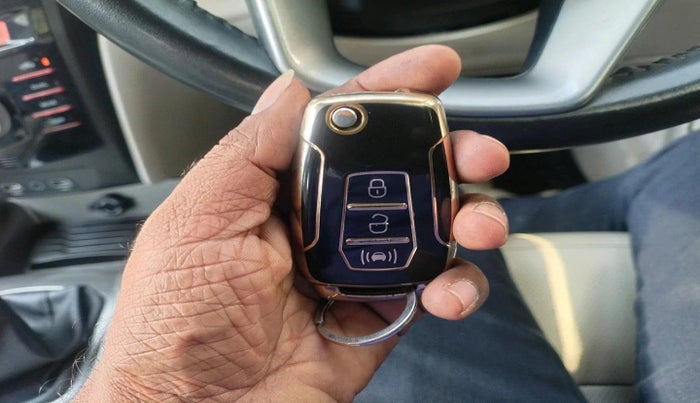 2021 Mahindra XUV300 W8 (O) 1.5 DIESEL, Diesel, Manual, 61,172 km, interior