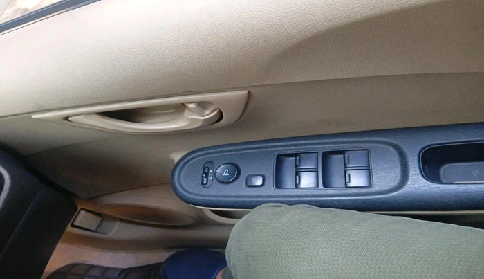 2015 Honda Amaze 1.2L I-VTEC S, Petrol, Manual, 66,177 km, interior