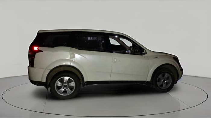 2014 Mahindra XUV500 W8, Diesel, Manual, 1,30,024 km, exterior