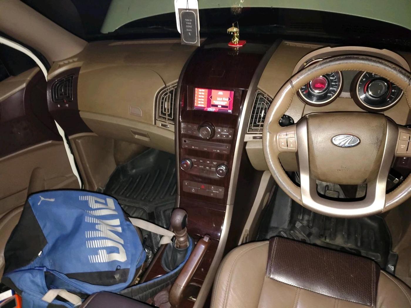 2014 Mahindra XUV500 W8, Diesel, Manual, 1,30,024 km, interior